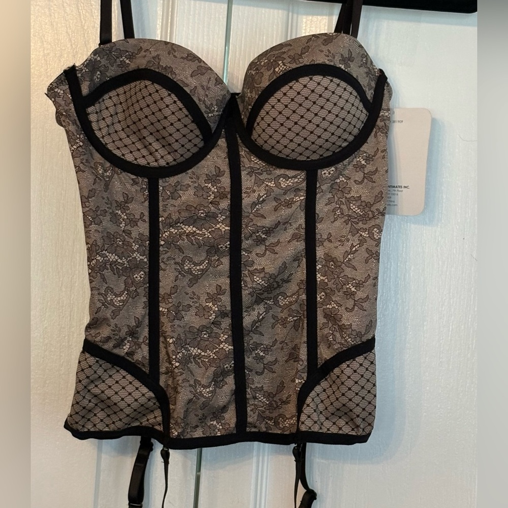 FIT WOMENS BUSTIER WITH GARTERS, BLACK LACE, TAN LINING, size medium